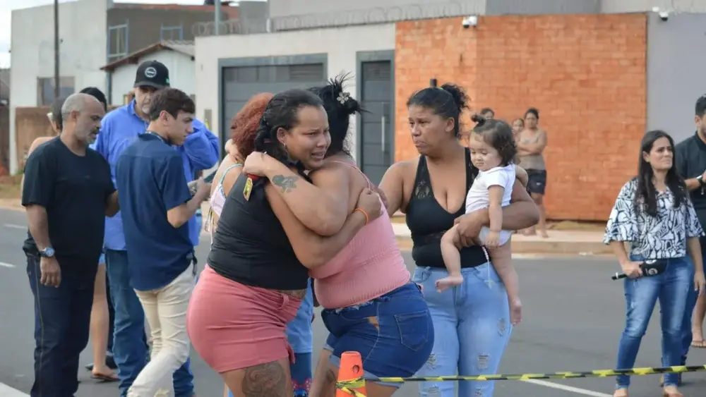 Adolescente morre atropelado ao sair da escola em Campo Grande