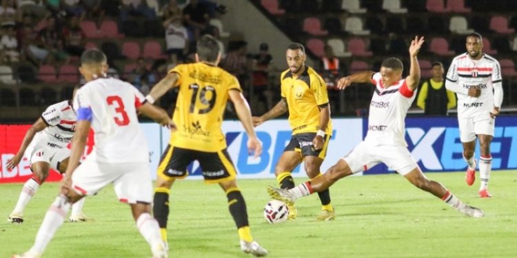 Amazonas FC perde para o Botafogo-SP e se complica de vez na luta contra o rebaixamento da Série B