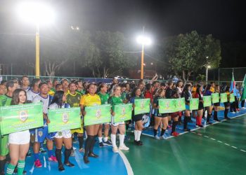 Prefeitura de Itacoatiara abre a 1ª Copa dos Servidores com desfile das rainhas, torneio inaugural e arquibancadas lotadas