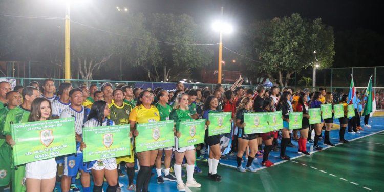 Prefeitura de Itacoatiara abre a 1ª Copa dos Servidores com desfile das rainhas, torneio inaugural e arquibancadas lotadas