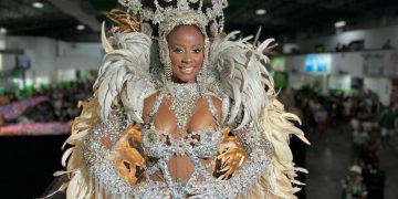 Marisa Blanco é coroada nova rainha da Bateria Furiosa da Reino Unido da Liberdade