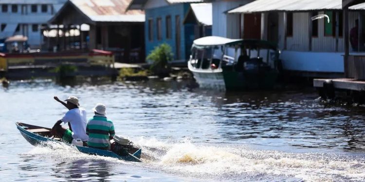 Rio Negro volta a subir após quatro meses de vazante e marca 18,93 metros em Manaus