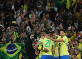 Brasil joga bem e derrota Senegal por 2 a 0 em amistoso em Londres