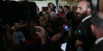 STF torna Eduardo Bolsonaro réu por coação no curso do processo em articulação com governo dos EUA