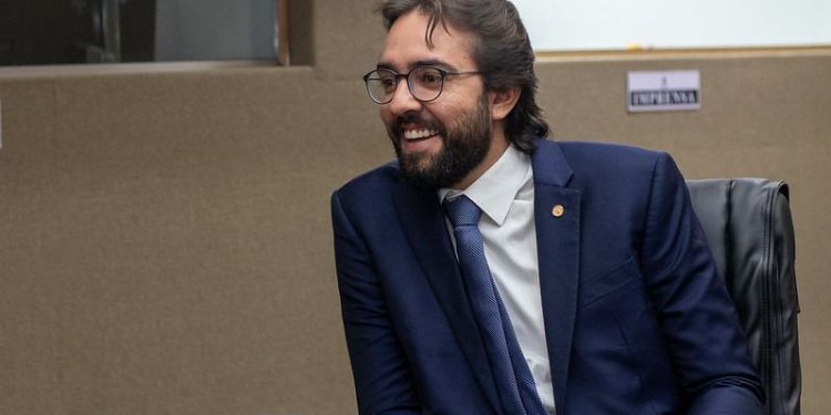 Deputado Thiago Abrahim apresenta projeto para modernizar sistemas públicos e estimular empreendedorismo digital no AM