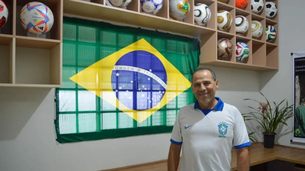 Policial civil completa coleção de bolas de todas as Copas