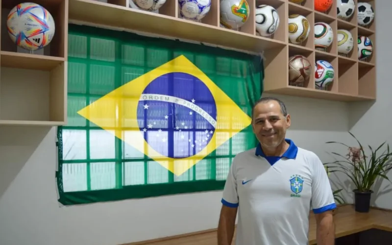Policial civil completa coleção de bolas de todas as Copas