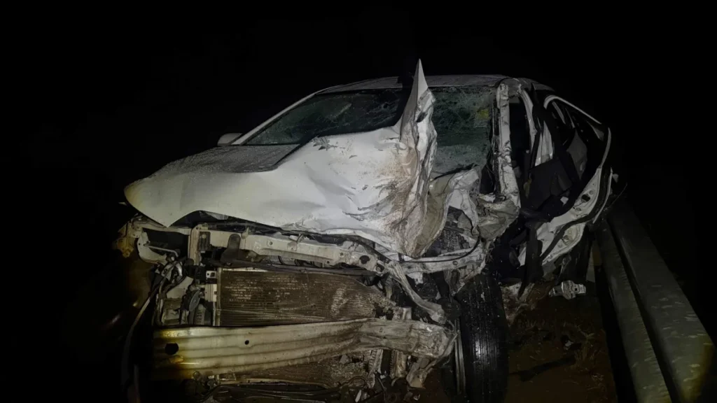 Batida frontal na BR-267 deixa um morto e cinco feridos
