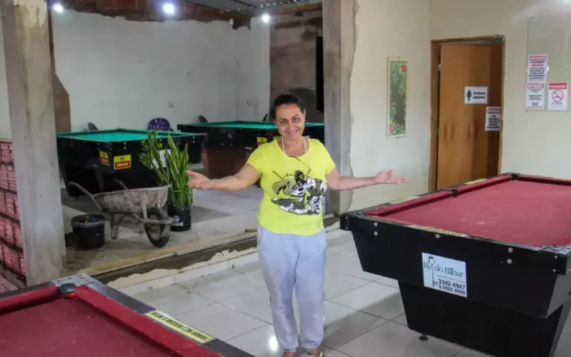 Cozinheira vende carro para montar bar e trabalha até as 2h
