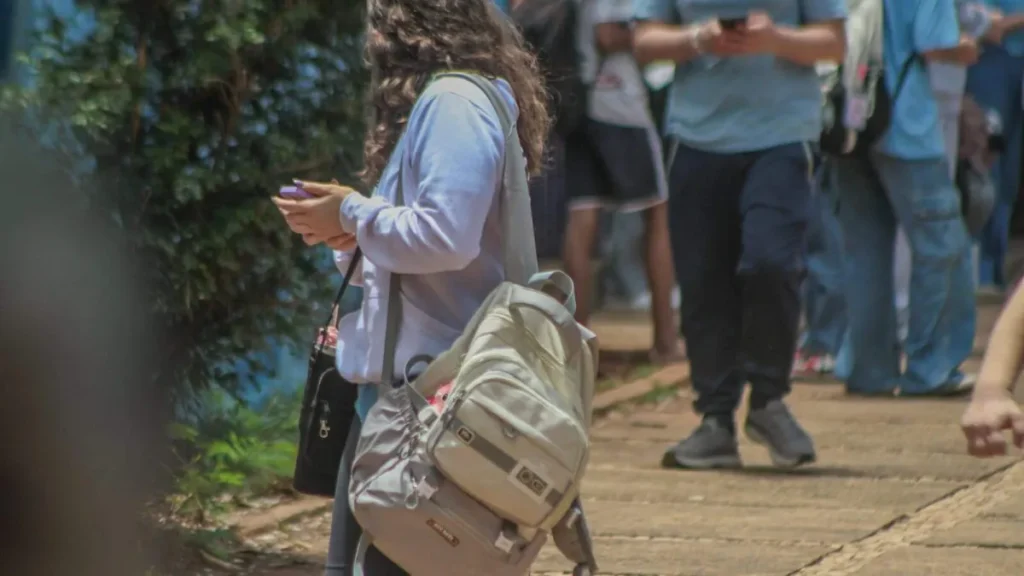 Mulheres lideram escolarização após os 15 anos em MS, aponta IBGE