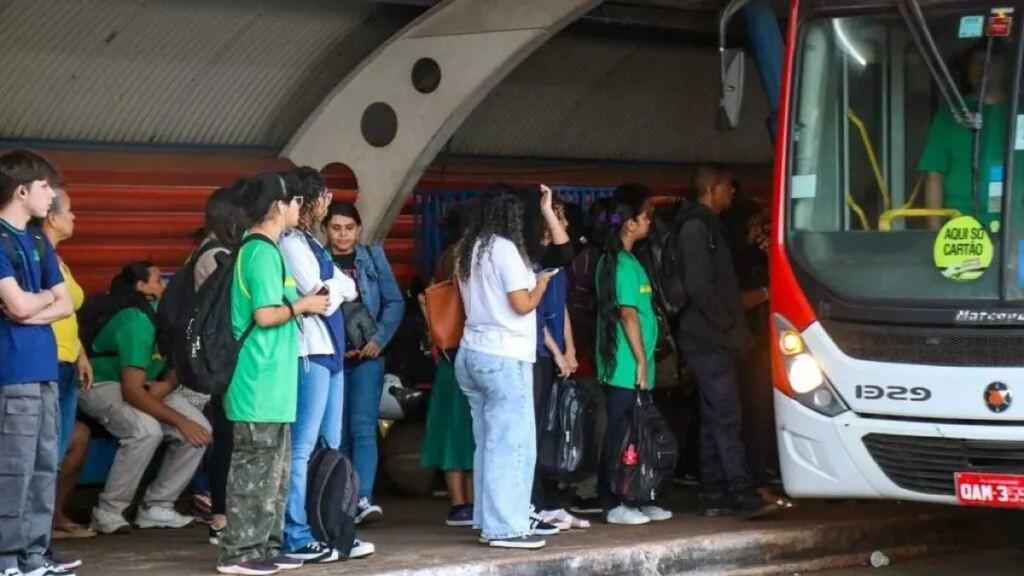 Governo renova repasse de R$ 11,5 milhões para passe estudantil