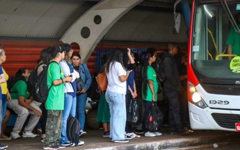 Governo renova repasse de R$ 11,5 milhões para passe estudantil