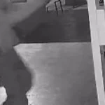 Dupla invade tabacaria e deixa dois feridos a tiros em Coxim