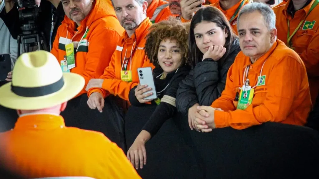 Jovens vereadoras de 15 anos viram destaque em evento com Lula