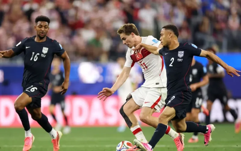 Turquia vence EUA, mas é eliminada na Copa
