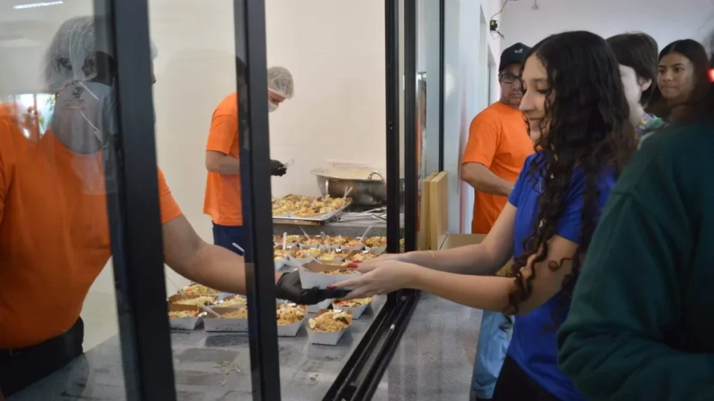 IFMS inaugura refeitório e corta custo da merenda de R$11 para R$6