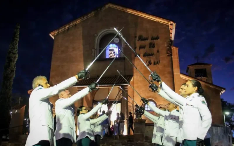 Procissão reúne milhares de fiéis pela padroeira de MS