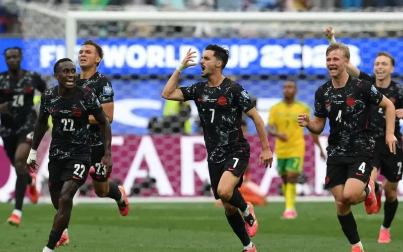 Canadá vence nos acréscimos e é o primeiro classificado às oitavas
