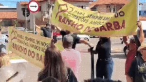 Despedida de Barba tem fogos e viola no Rancho