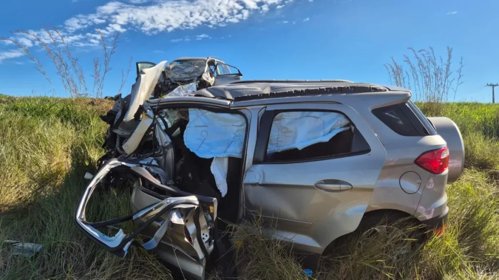Três morrem em grave batida na BR-463