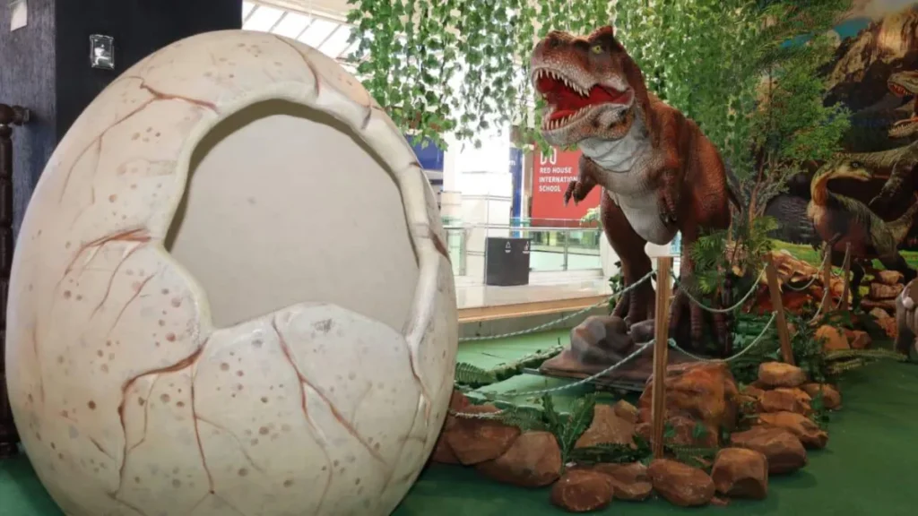 Parque indoor une dinossauros, infláveis e games em Campo Grande
