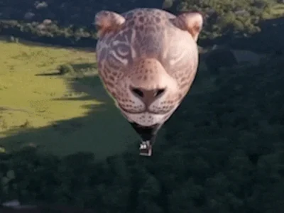 Balão em formato de onça-pintada estreia nos céus do Pantanal