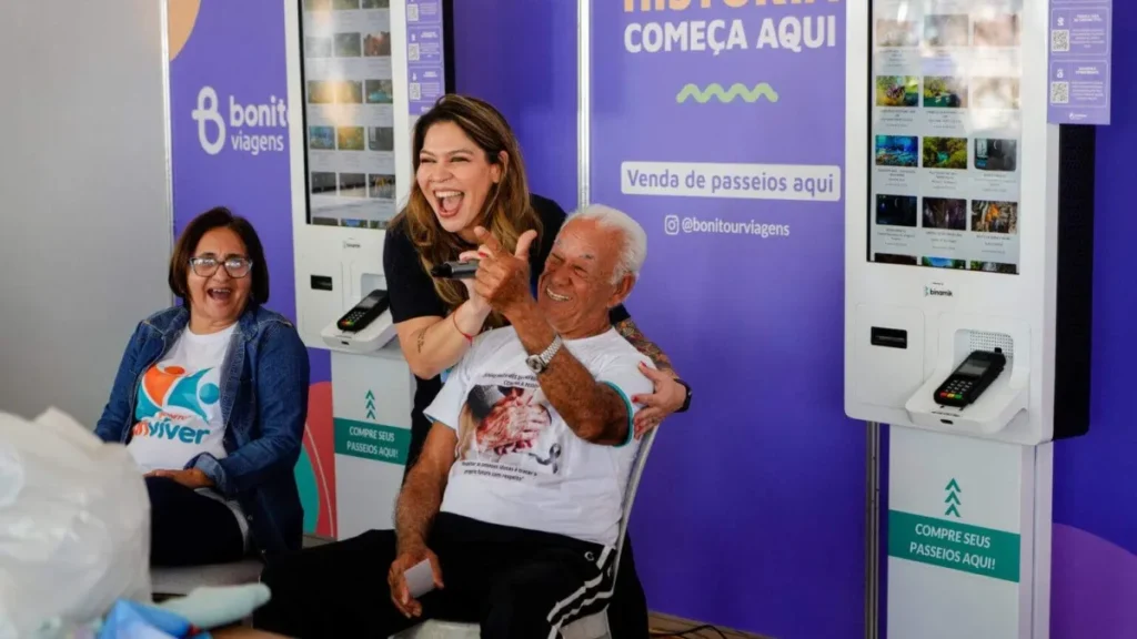 Idosos transformam memórias em poesia na FLIB