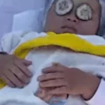 Bebês têm dia de spa com pepino e massagem em escola