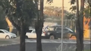 Pouso de helicóptero em rotatória lidera vídeos da semana