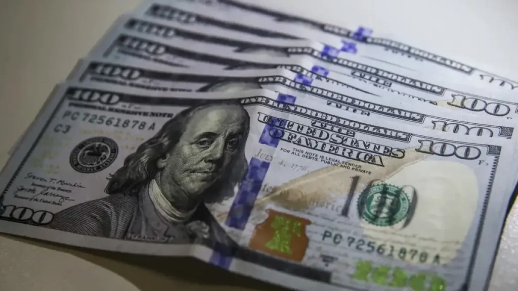 Dólar fecha a R$ 5,08 com guerra no Oriente Médio e tarifa dos EUA