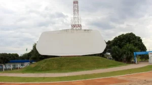Arraiá com sertanejo raiz abre novo Autocine da UFMS