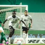 Atlético-MG vence Palmeiras e impede disparada do líder