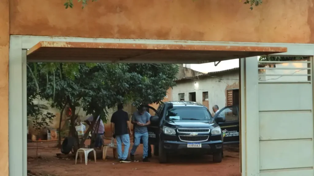 Homem morre em casa horas após receber alta após ser baleado 4 vezes