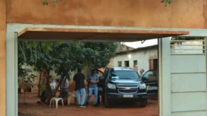 Homem morre em casa horas após receber alta após ser baleado 4 vezes