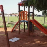 Praça sem placa: homenagem a menino assassinado está em ruínas