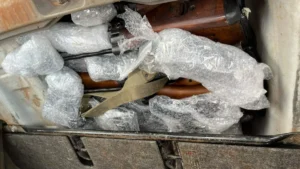 Policial paraguaio é preso com 20 fuzis para a Rocinha