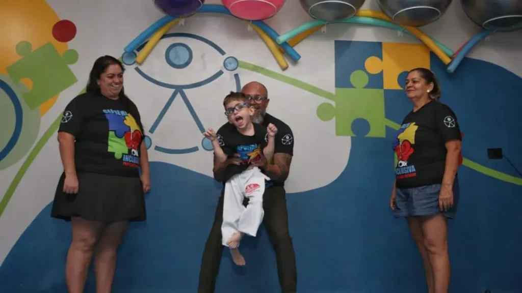 Capoeira inclusiva transforma vida de criança prematura e inspira outras famílias