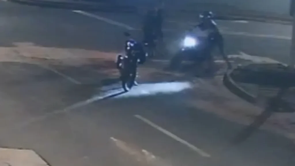 Jovem tem moto furtada por dupla que o cercou nas Moreninhas