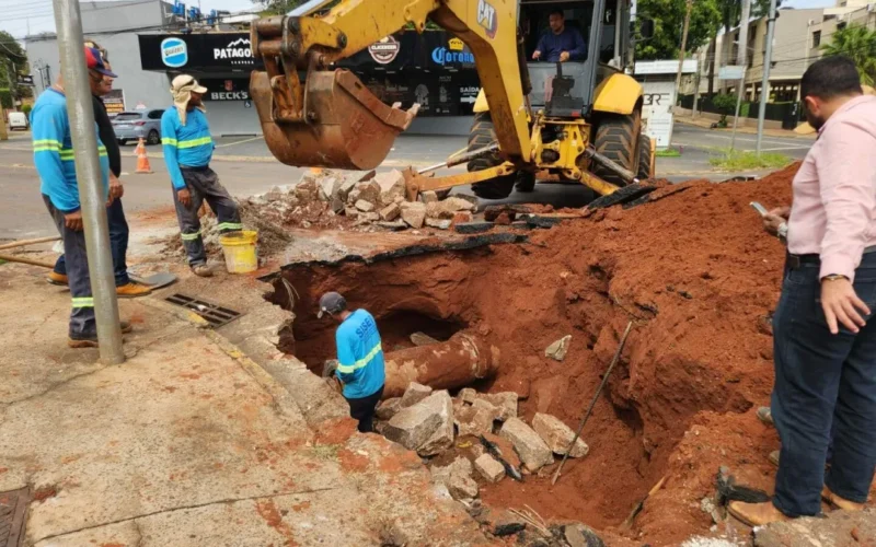 Obra interdita trecho da Rua Joaquim Murtinho