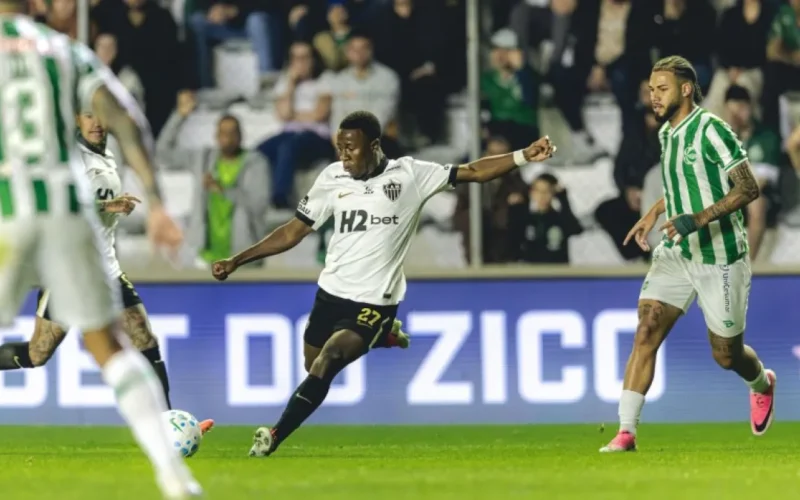Atlético-MG vence no fim e avança às quartas da Copa do Brasil