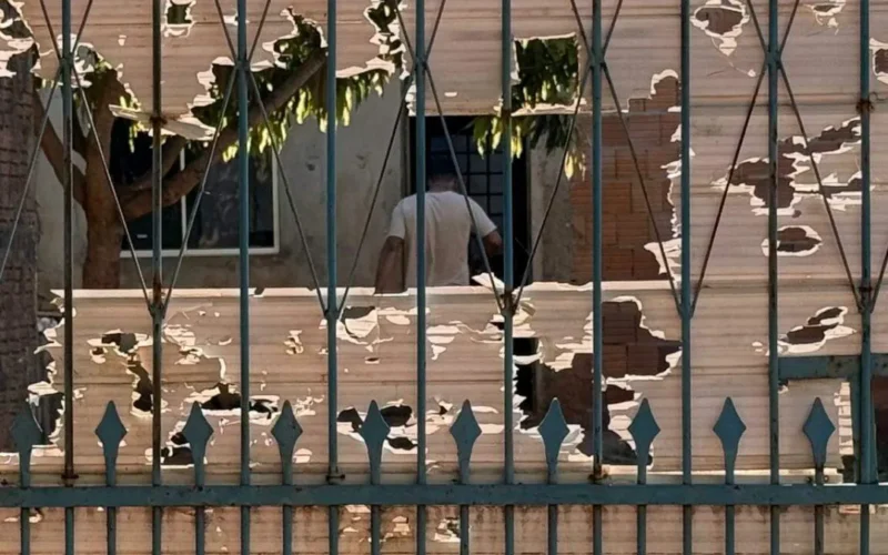 Pai de menino retido após amigo se queimar desabafa: "Estou arrasado