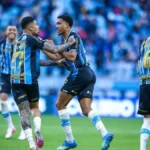 Grêmio vira sobre São Paulo, vence por 2 a 1 e deixa o Z-4 do Brasileirão