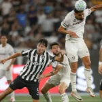 Fluminense empata com Botafogo; Coritiba vence e afunda a Chape