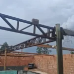 Ventania arranca teto de oficina e destrói casas em Campo Grande