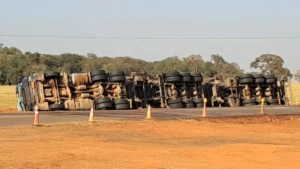 BR-436 segue bloqueada após vazamento de etanol