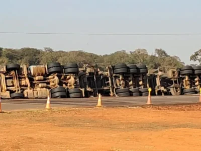 BR-436 segue bloqueada após vazamento de etanol