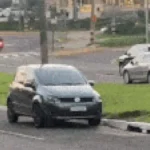 Carro estaciona no canteiro da Av. Mato Grosso e vídeo viraliza
