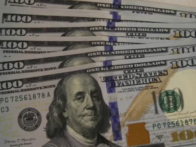 Dólar sobe a R$ 5,19 e atinge R$ 11,93 bi em saídas na bolsa